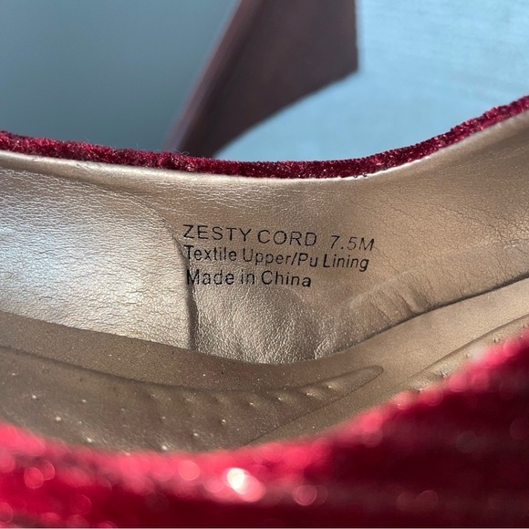 NWOB Bellini Zesty Pump Maroon Red Velvet Metallic Thin Stripe Pointed Toe Pumps - Picture 9 of 9
